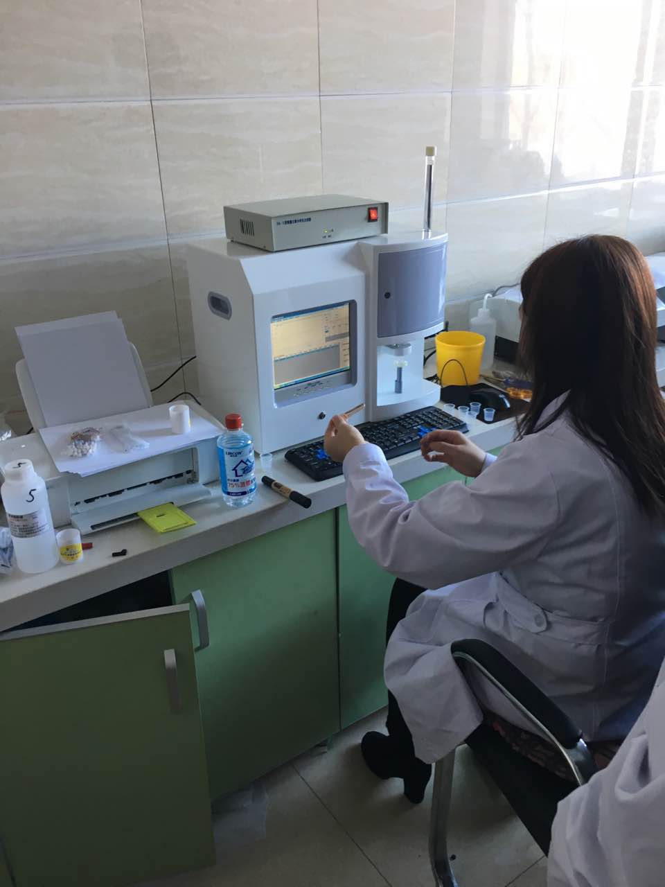 微量元素分析仪厂家为绥滨县人民医院安装完毕2